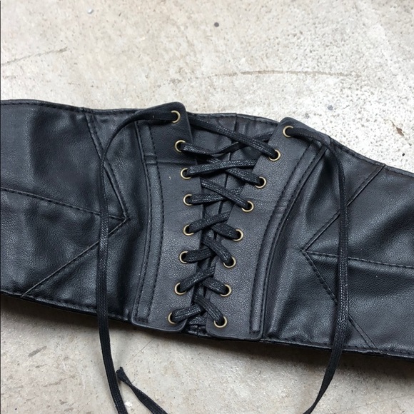 Lizard Queenz Closet - Picture 2 of 7